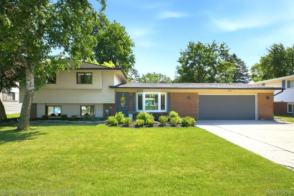 2805 Pinto Drive Commerce Charter Township MI 48382