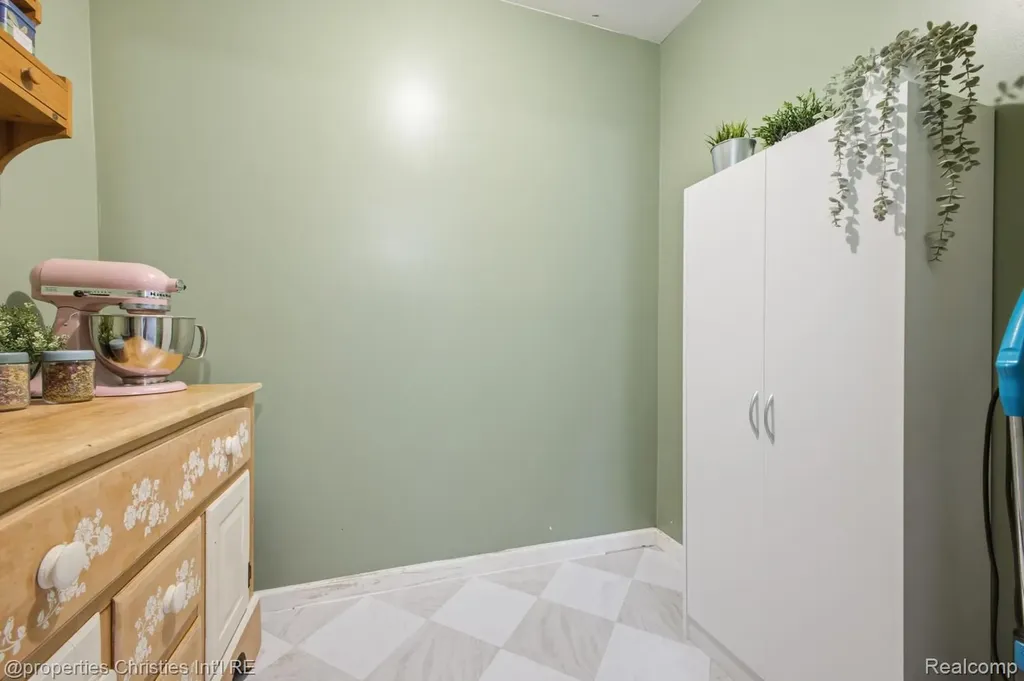 2805 Pinto Drive Commerce Charter Township MI 48382