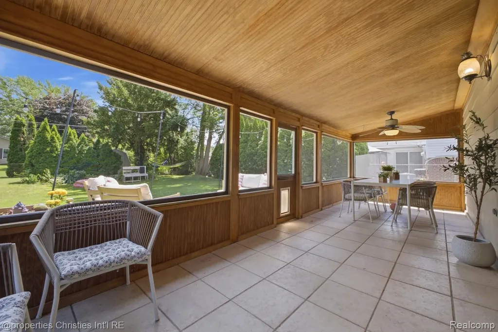 2805 Pinto Drive Commerce Charter Township MI 48382