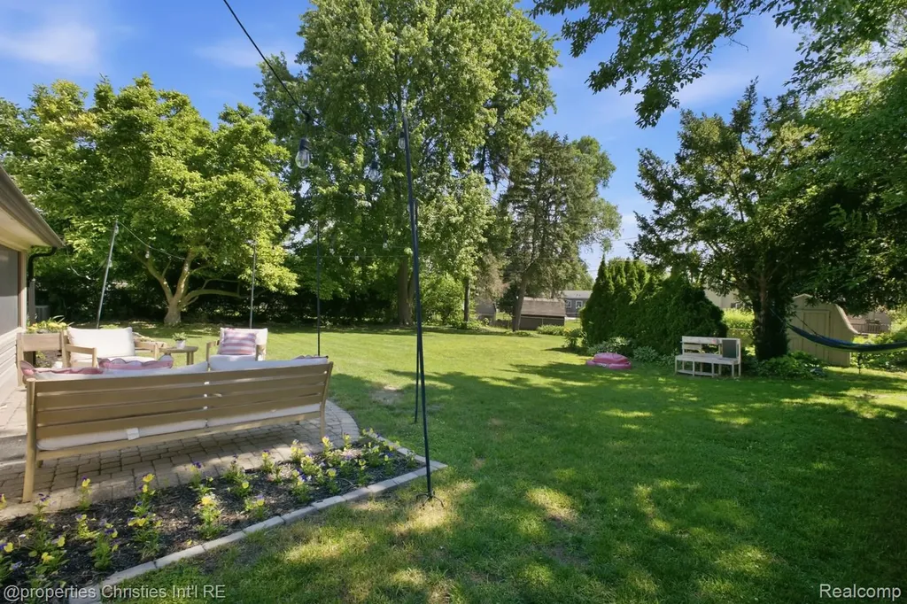 2805 Pinto Drive Commerce Charter Township MI 48382