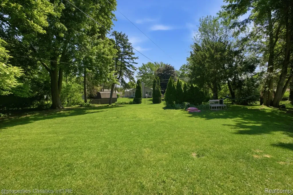 2805 Pinto Drive Commerce Charter Township MI 48382