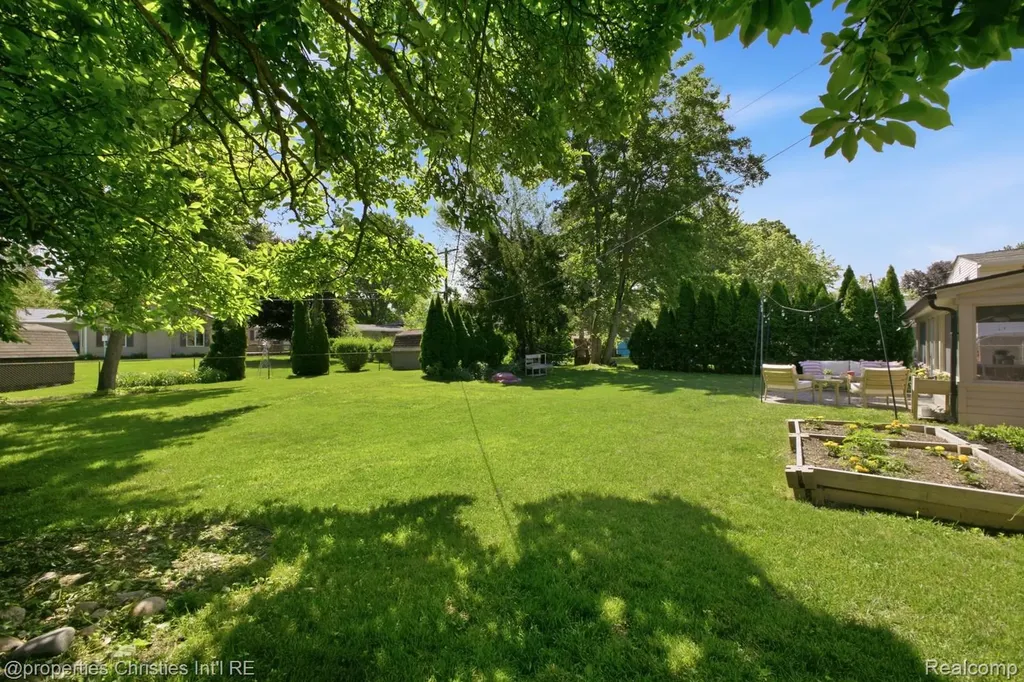 2805 Pinto Drive Commerce Charter Township MI 48382
