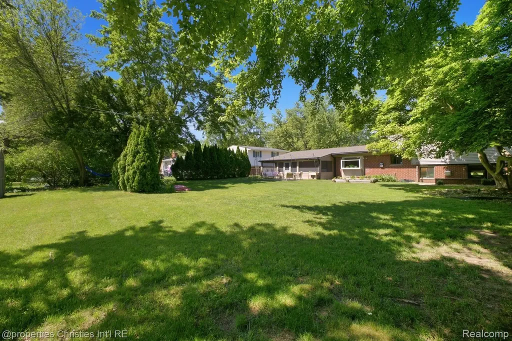 2805 Pinto Drive Commerce Charter Township MI 48382
