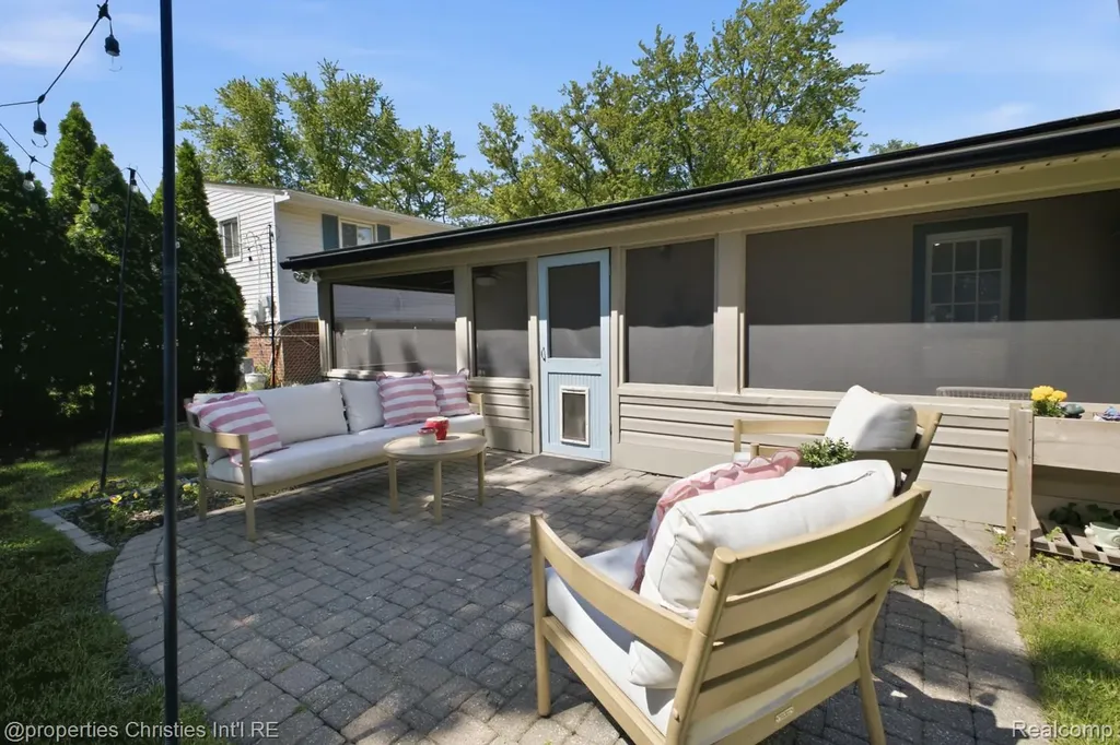 2805 Pinto Drive Commerce Charter Township MI 48382