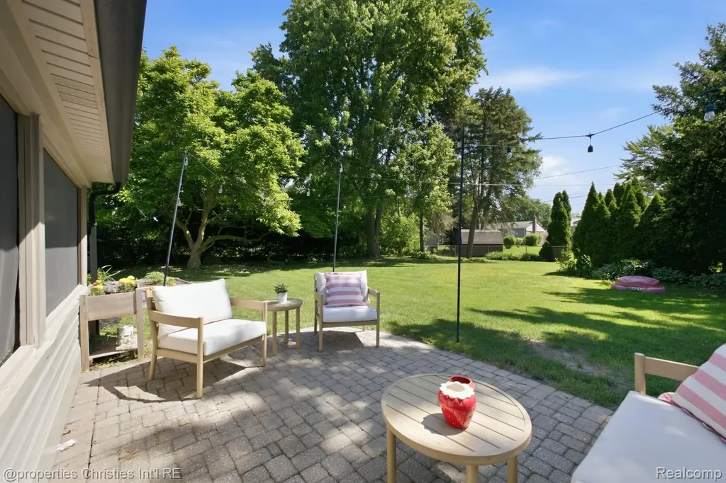 2805 Pinto Drive Commerce Charter Township MI 48382