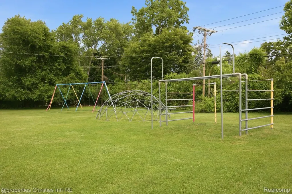2805 Pinto Drive Commerce Charter Township MI 48382