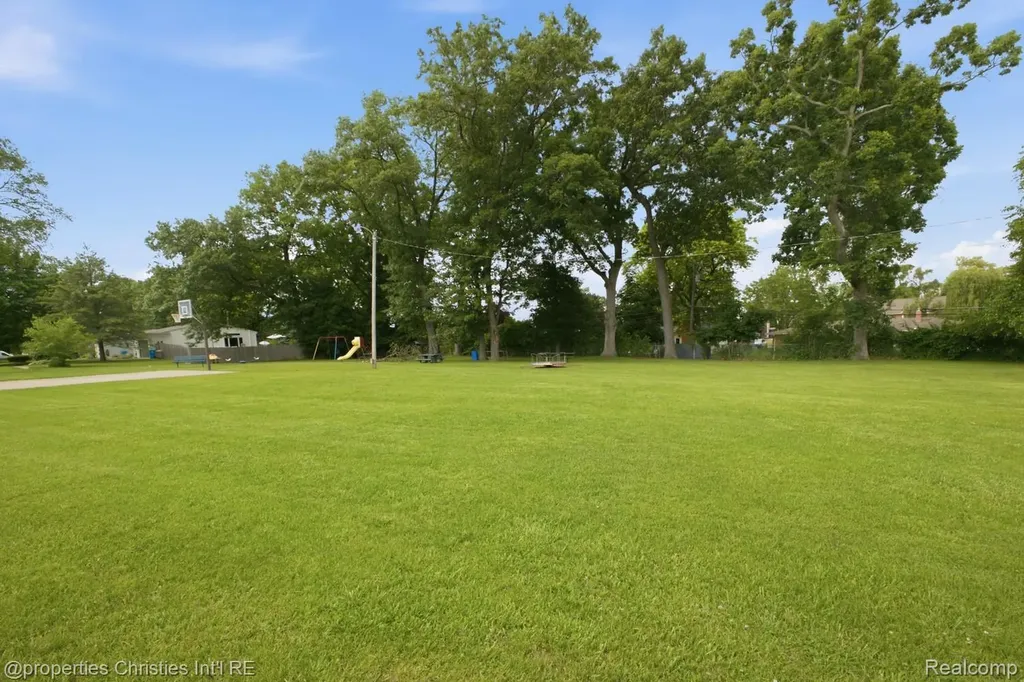 2805 Pinto Drive Commerce Charter Township MI 48382