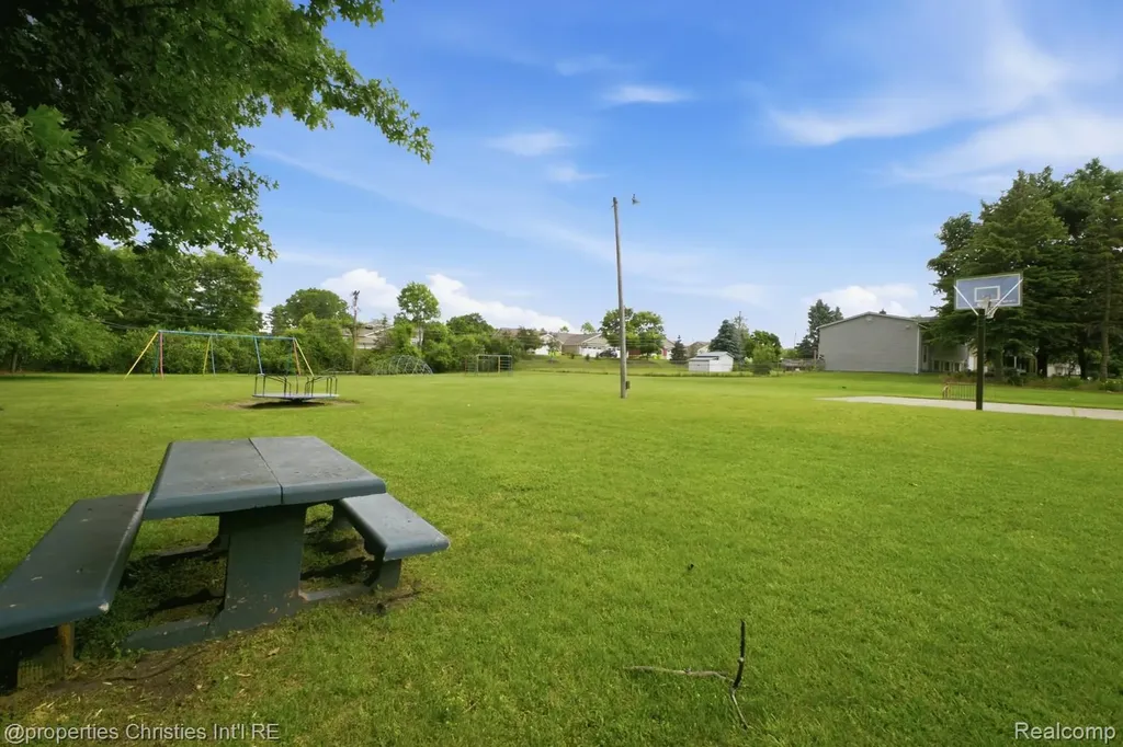2805 Pinto Drive Commerce Charter Township MI 48382