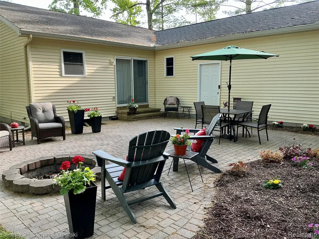 318 Elm Avenue Roscommon Village MI 48653