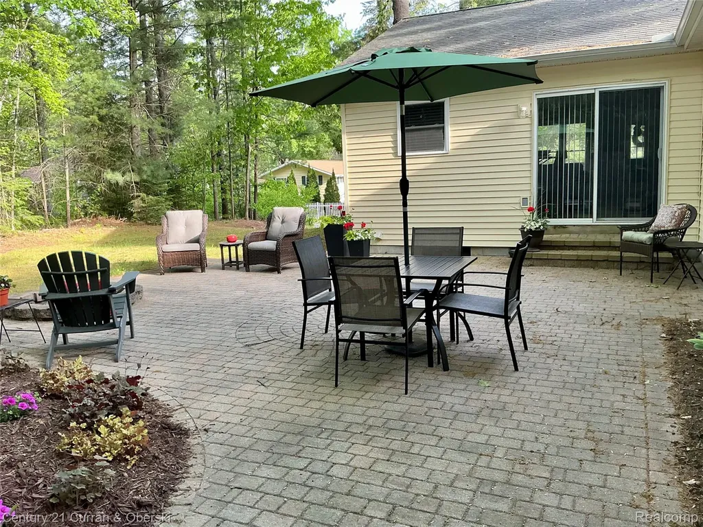 318 Elm Avenue Roscommon Village MI 48653
