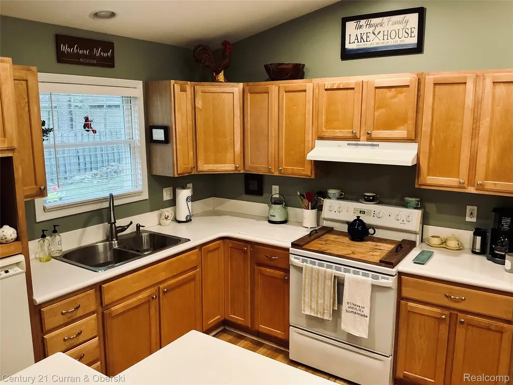 318 Elm Avenue Roscommon Village MI 48653