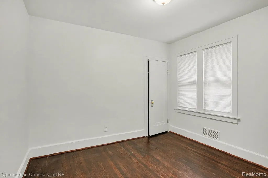 5984 Kensington Avenue Detroit City MI 48224
