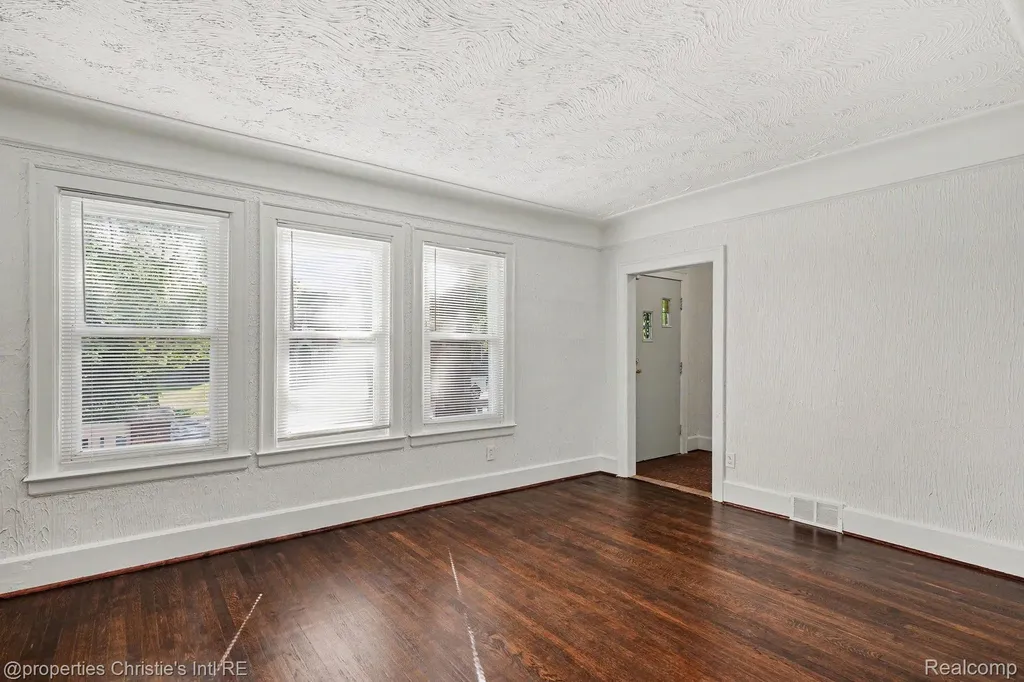 5984 Kensington Avenue Detroit City MI 48224