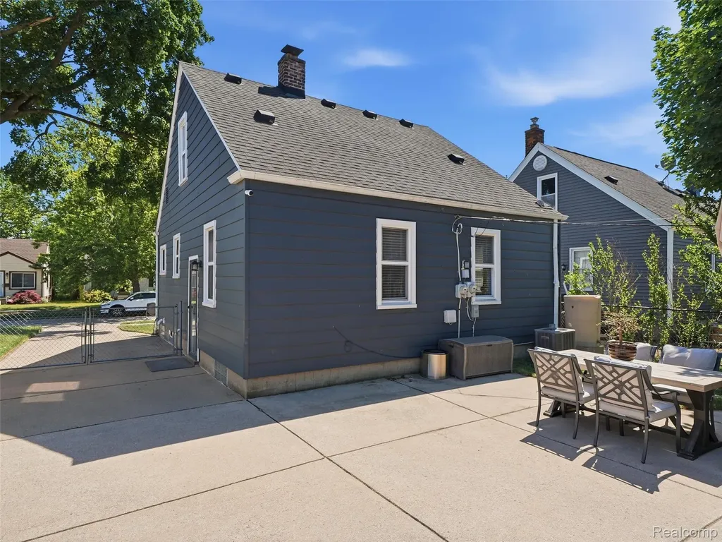 433 Dewey Street Royal Oak City MI 48067