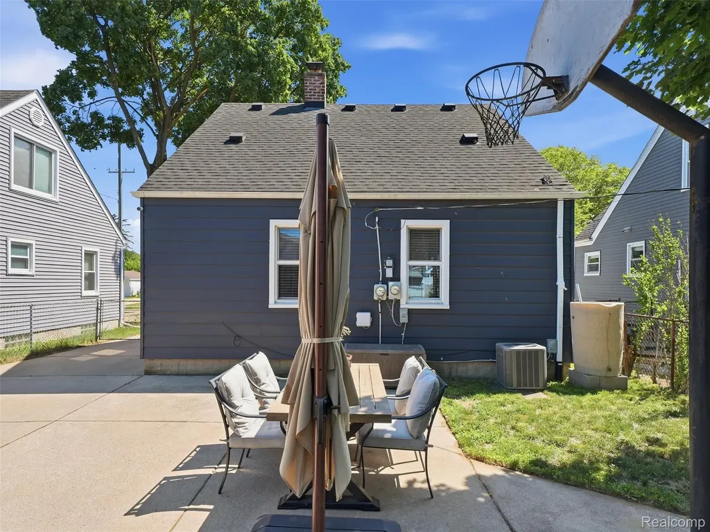 433 Dewey Street Royal Oak City MI 48067