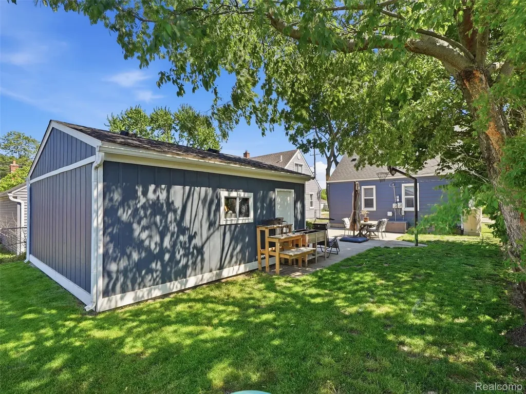 433 Dewey Street Royal Oak City MI 48067