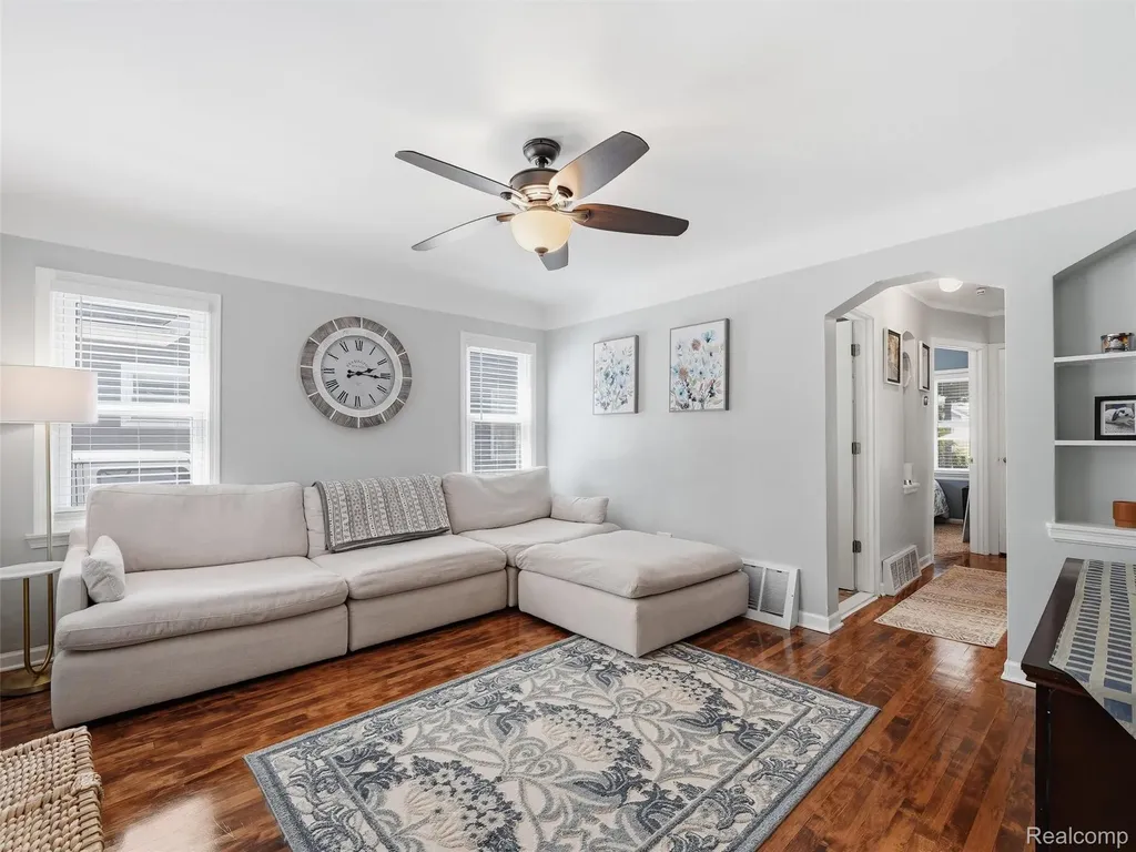 433 Dewey Street Royal Oak City MI 48067