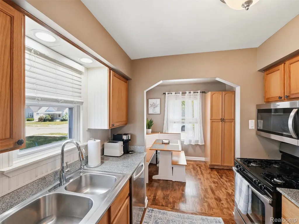 433 Dewey Street Royal Oak City MI 48067