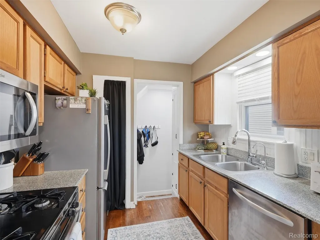 433 Dewey Street Royal Oak City MI 48067