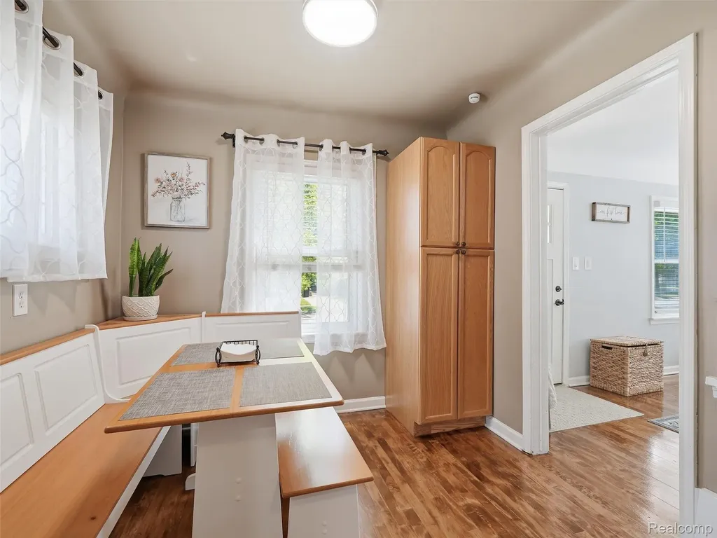 433 Dewey Street Royal Oak City MI 48067