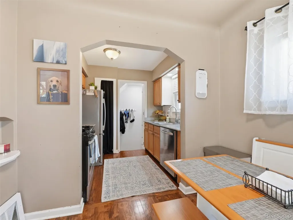 433 Dewey Street Royal Oak City MI 48067