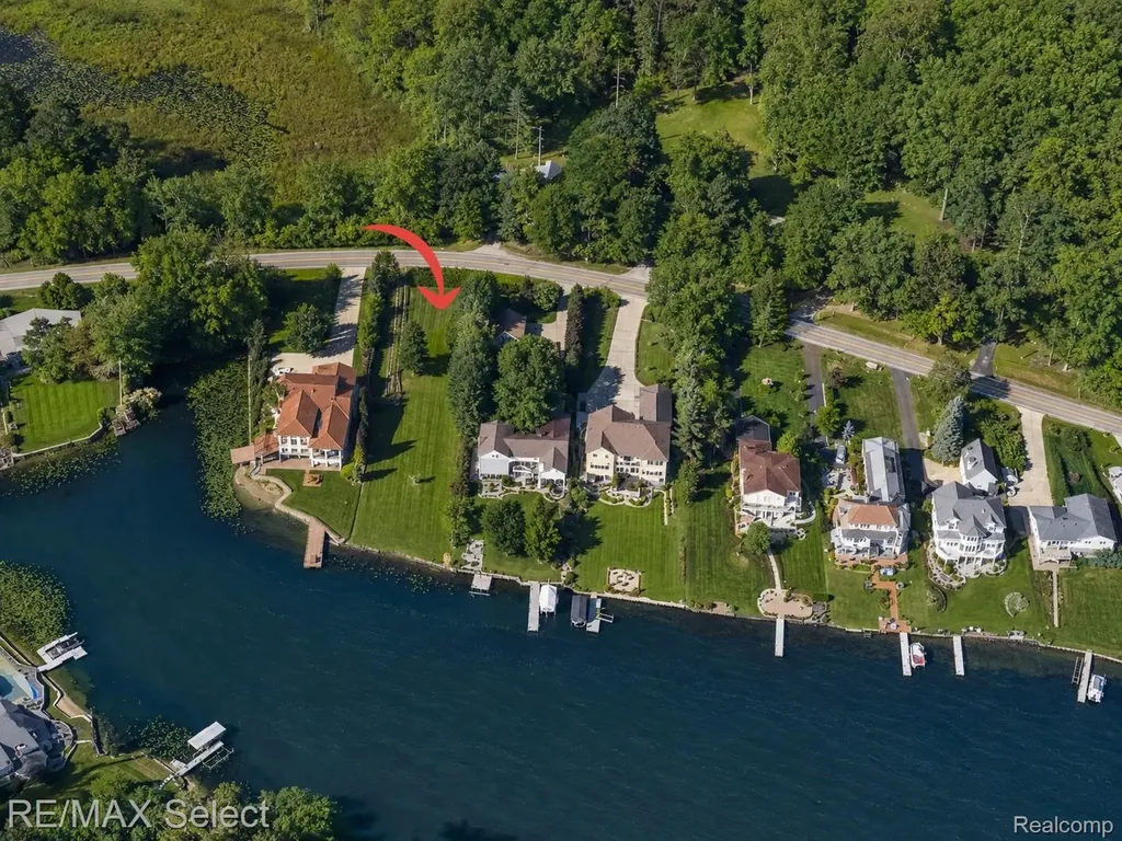 14189 Swanee Beach Drive Fenton Charter Township MI 48430