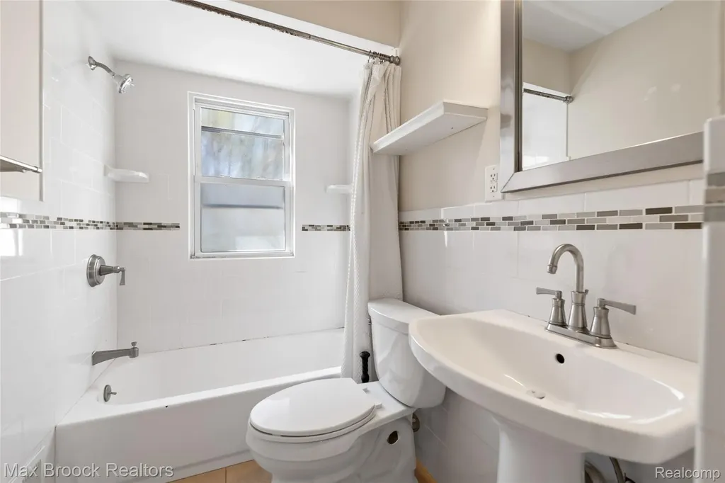 450 E Maplehurst Street Ferndale City MI 48220