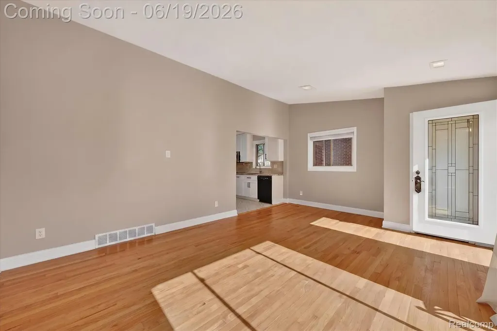 29385 Spoon Avenue Madison Heights City MI 48071