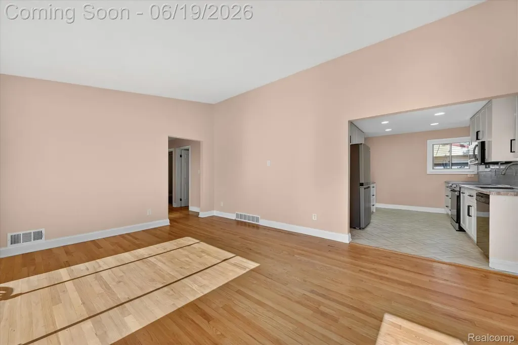 29385 Spoon Avenue Madison Heights City MI 48071