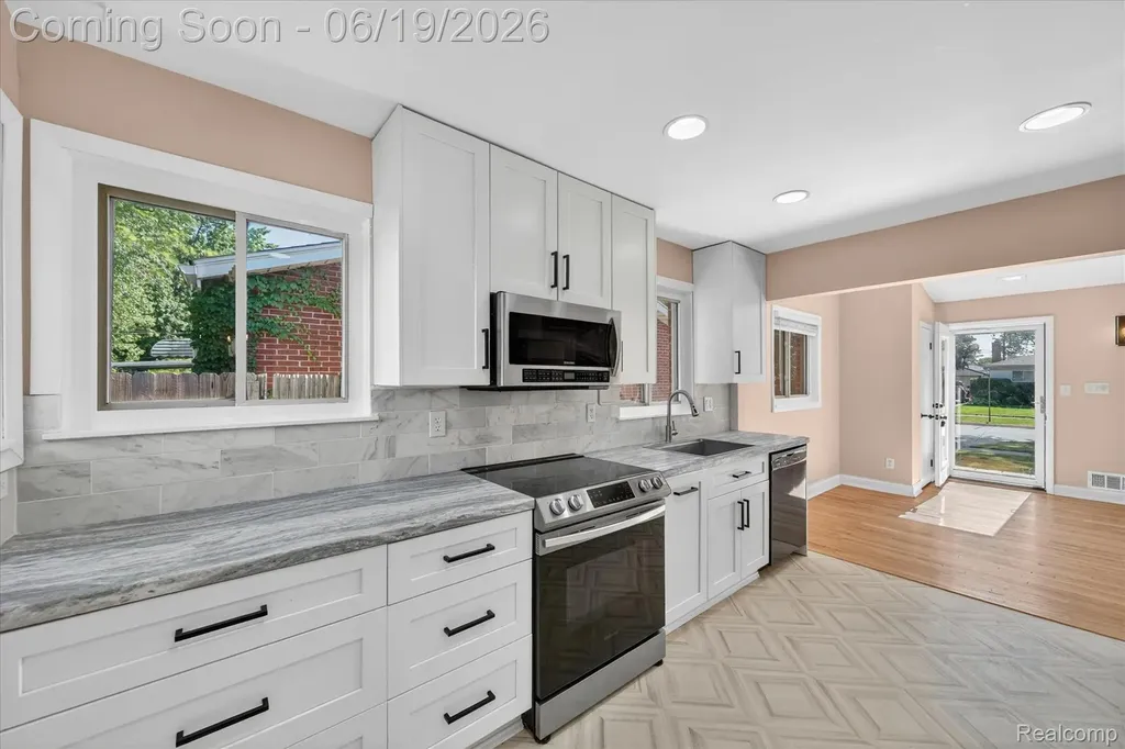 29385 Spoon Avenue Madison Heights City MI 48071
