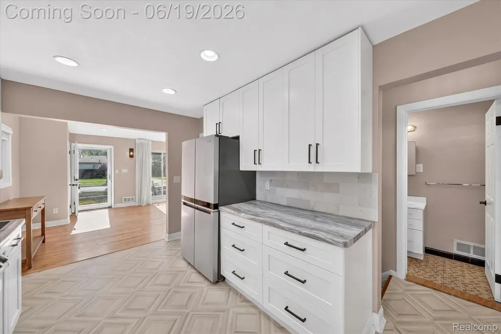 29385 Spoon Avenue Madison Heights City MI 48071