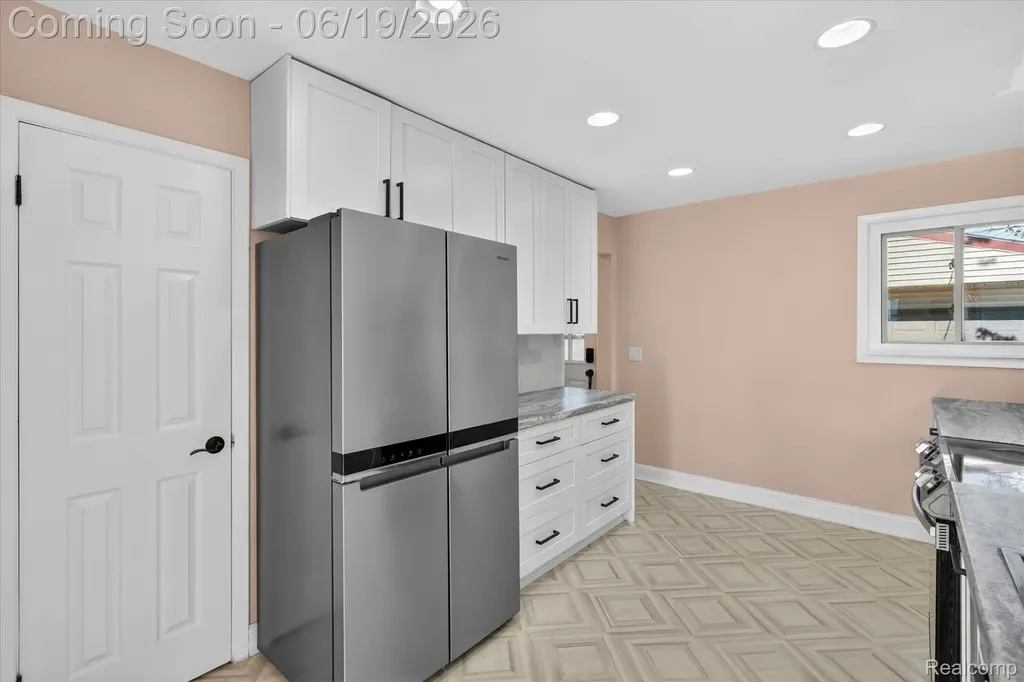 29385 Spoon Avenue Madison Heights City MI 48071