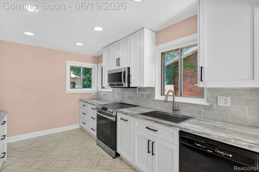29385 Spoon Avenue Madison Heights City MI 48071