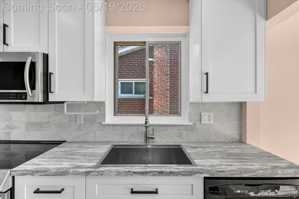 29385 Spoon Avenue Madison Heights City MI 48071