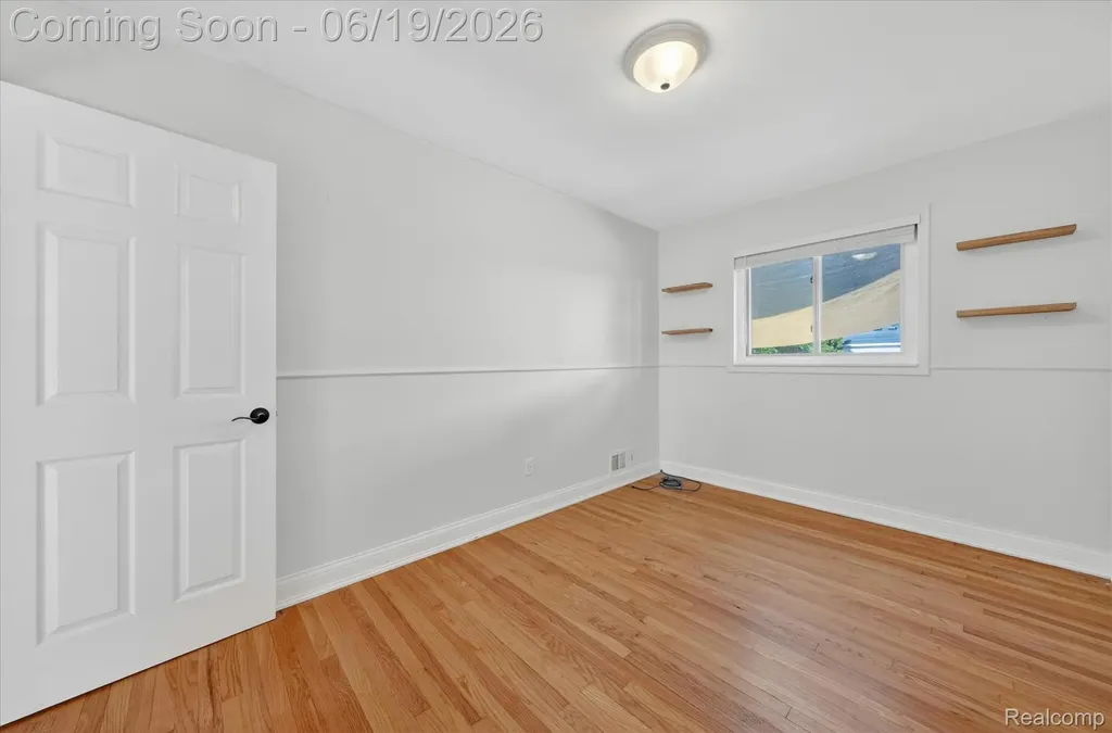 29385 Spoon Avenue Madison Heights City MI 48071