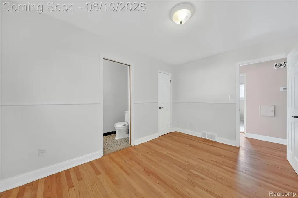 29385 Spoon Avenue Madison Heights City MI 48071