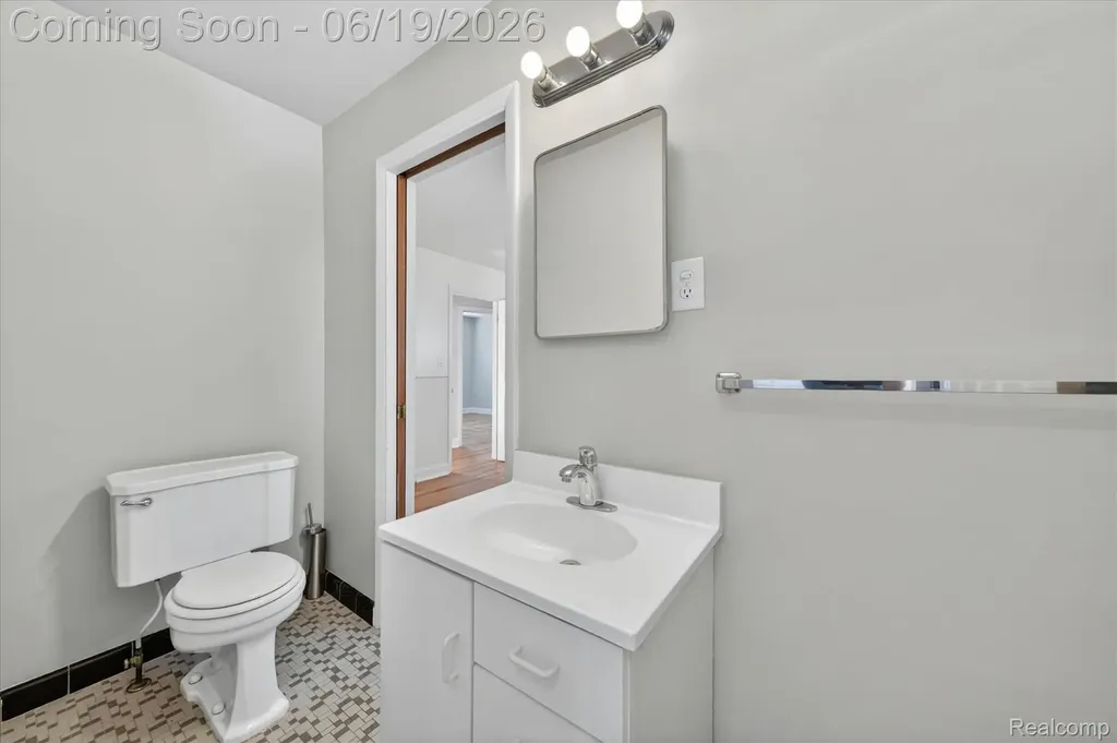 29385 Spoon Avenue Madison Heights City MI 48071