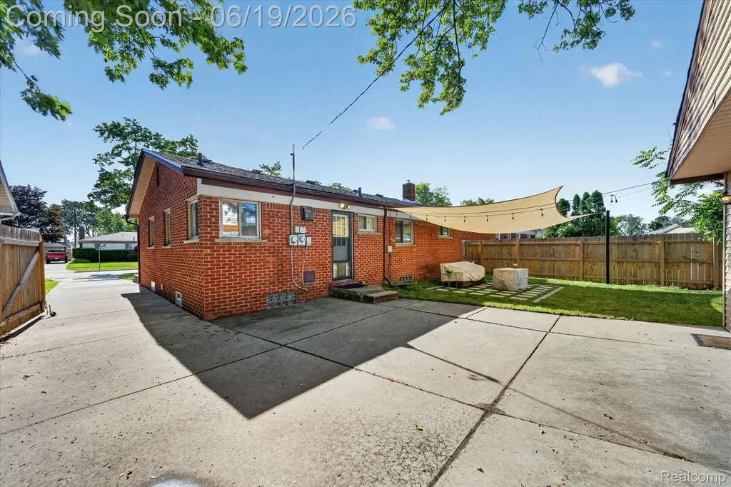 29385 Spoon Avenue Madison Heights City MI 48071