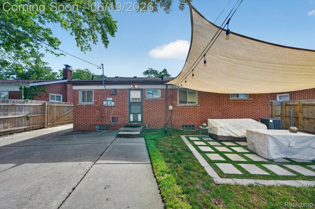 29385 Spoon Avenue Madison Heights City MI 48071