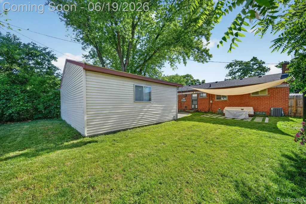 29385 Spoon Avenue Madison Heights City MI 48071