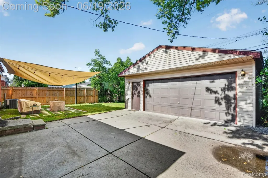 29385 Spoon Avenue Madison Heights City MI 48071