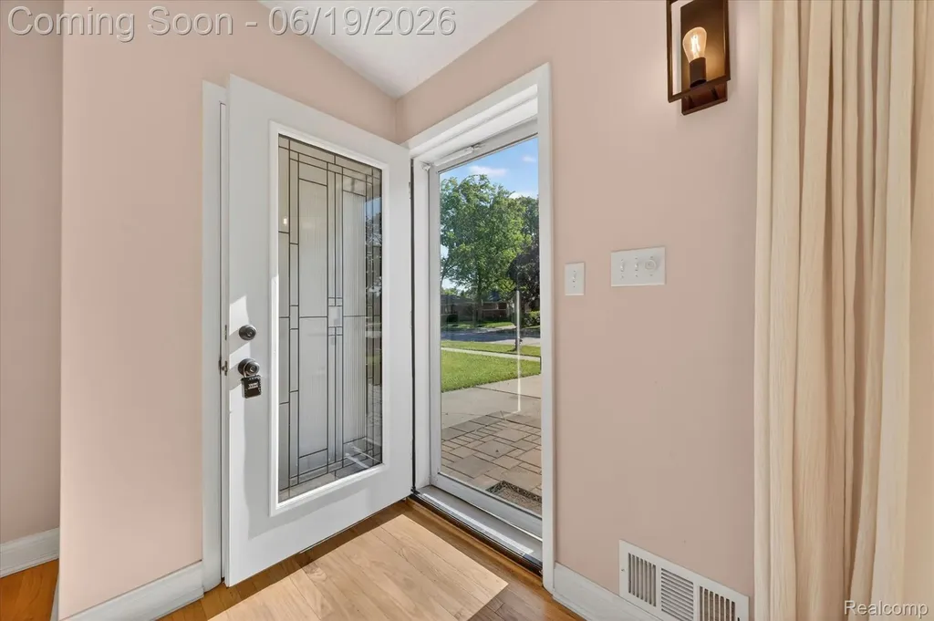 29385 Spoon Avenue Madison Heights City MI 48071