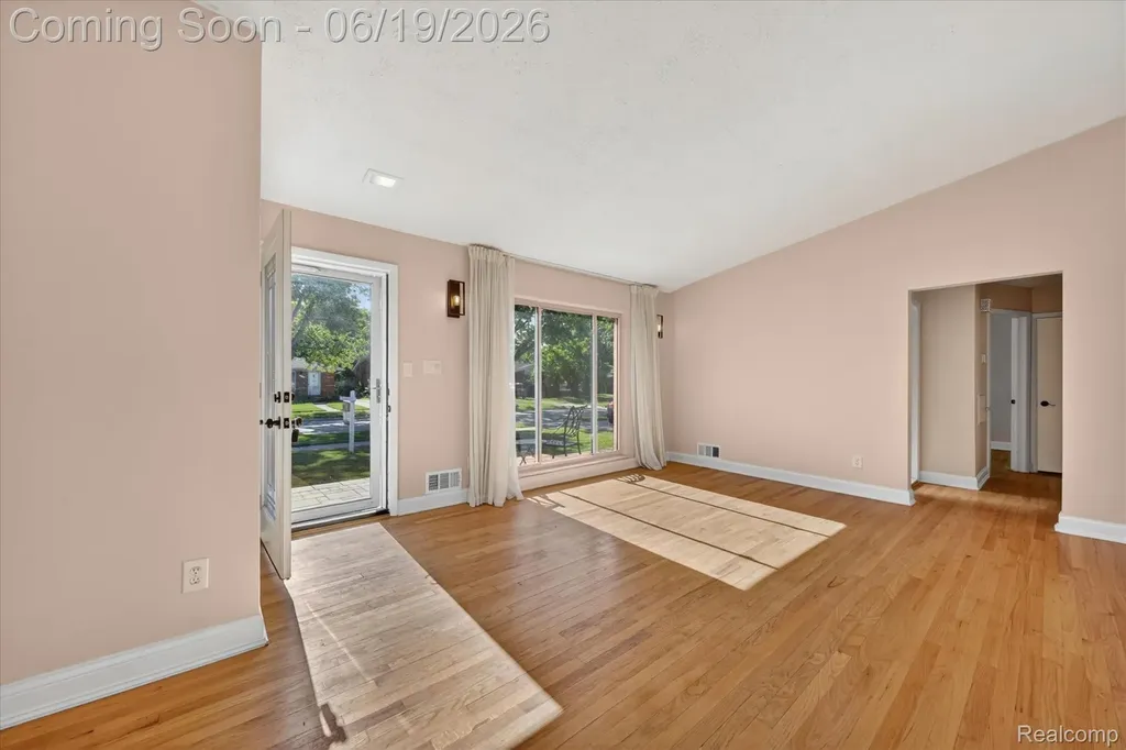 29385 Spoon Avenue Madison Heights City MI 48071