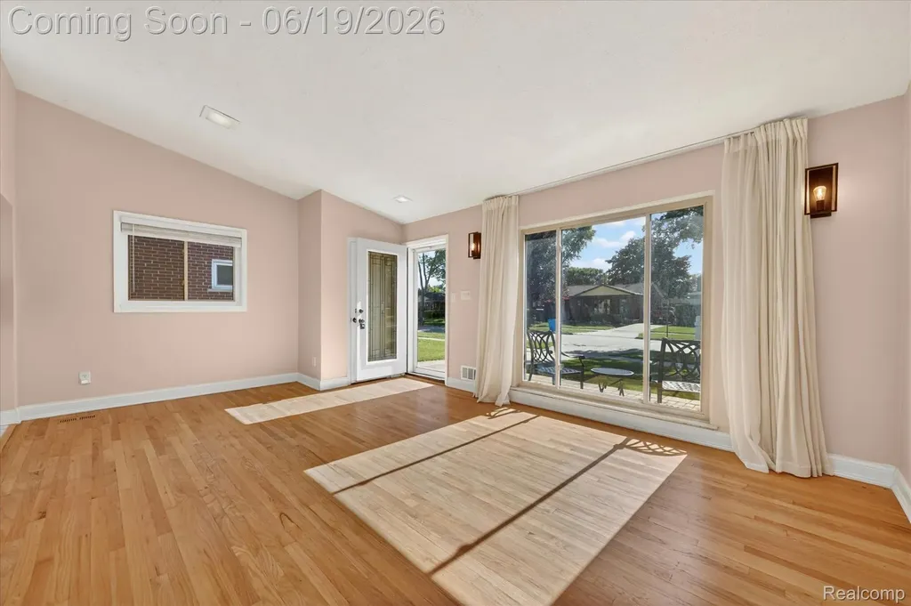29385 Spoon Avenue Madison Heights City MI 48071