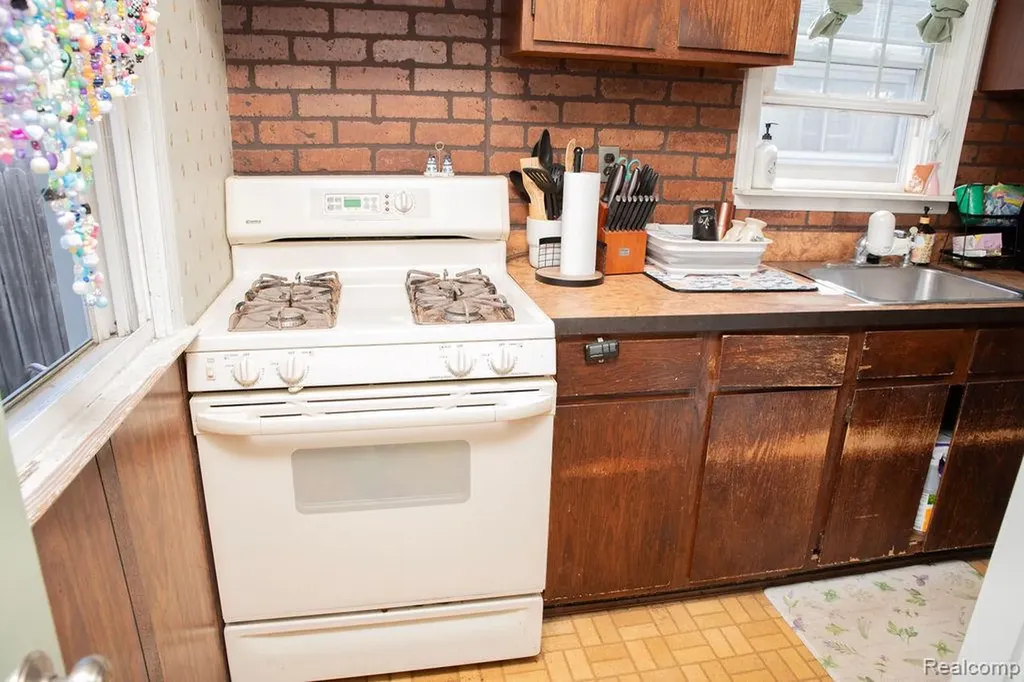 12772 Venness Street Southgate City MI 48195