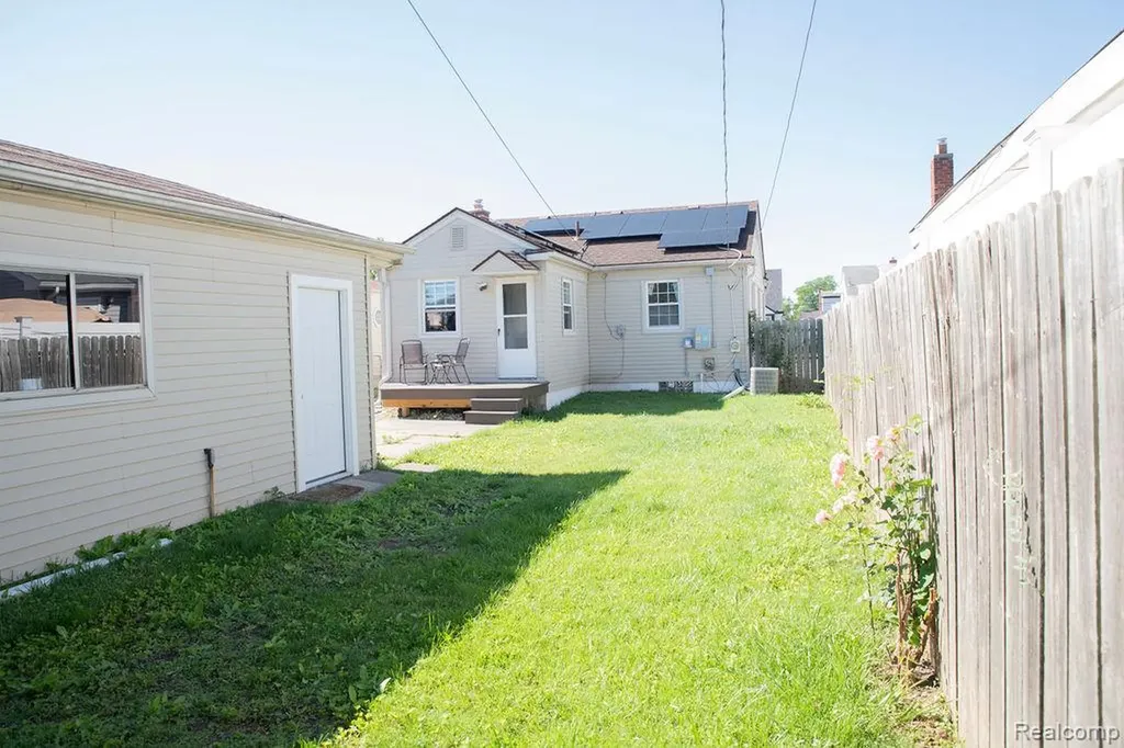 12772 Venness Street Southgate City MI 48195