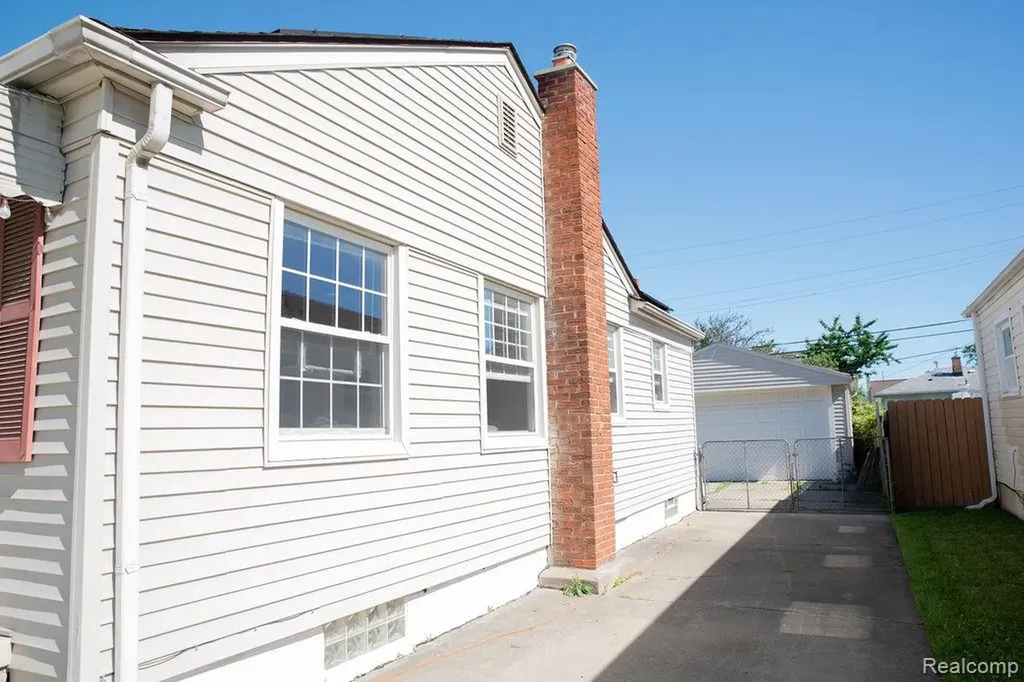 12772 Venness Street Southgate City MI 48195