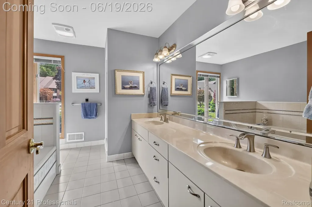17517 Ellen Drive Livonia City MI 48152