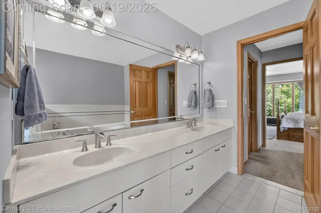 17517 Ellen Drive Livonia City MI 48152
