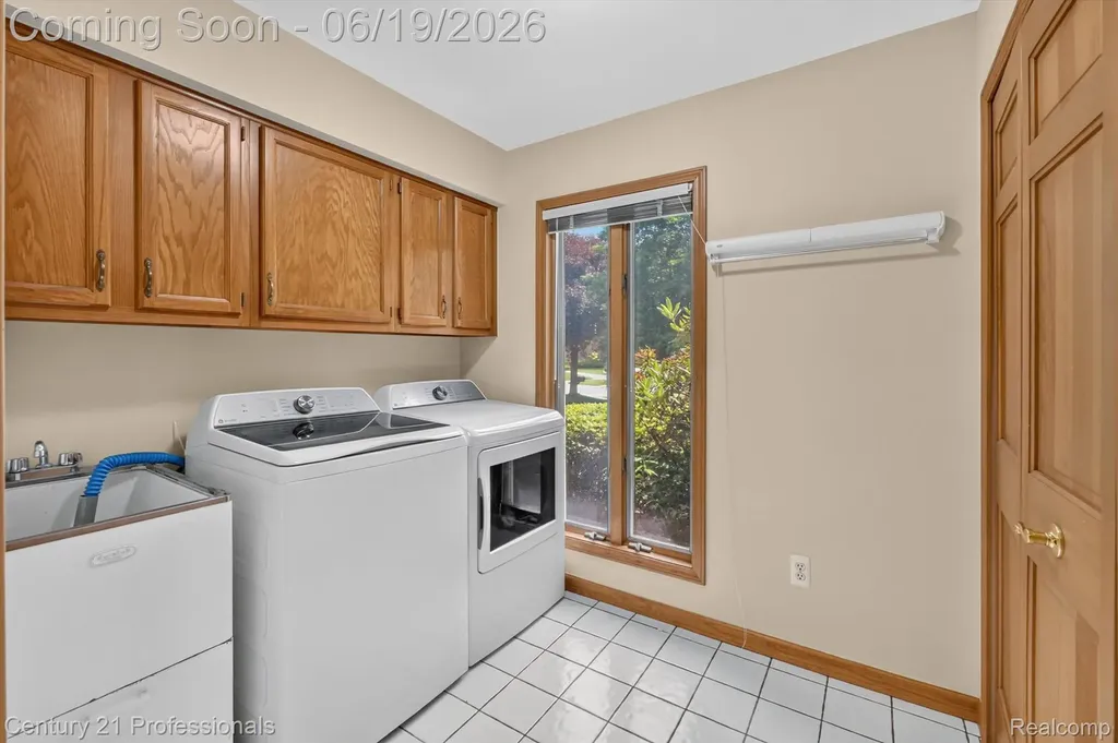 17517 Ellen Drive Livonia City MI 48152